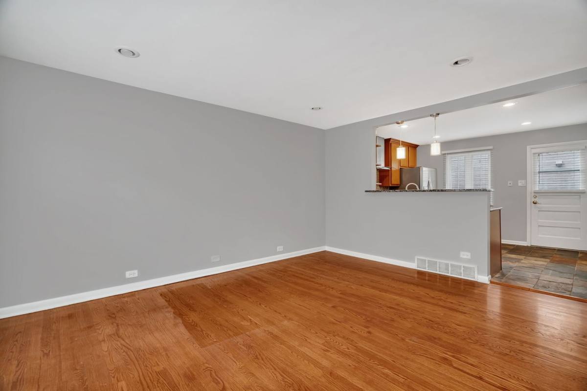 Townhouse for rent at 13-15 S Waiola Ave, La Grange, IL 60525