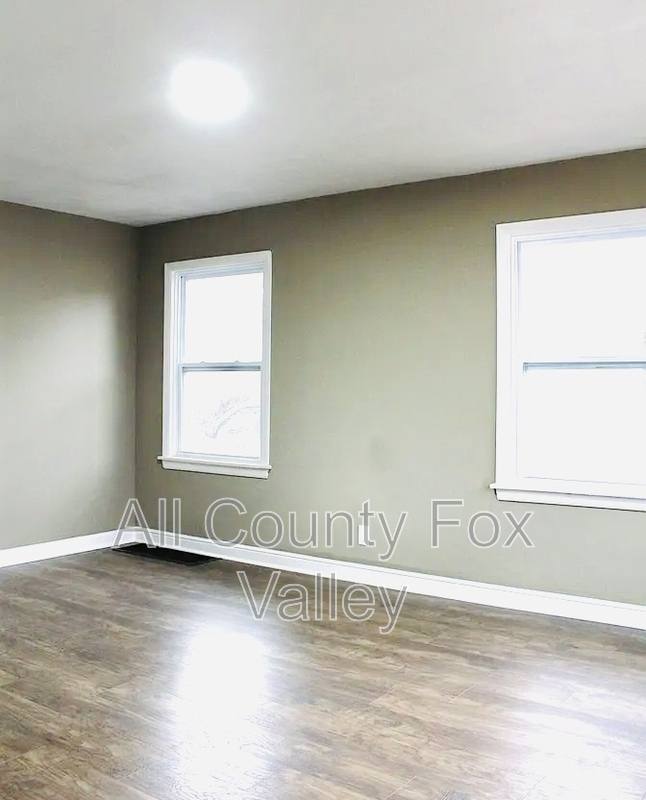 House for rent at 529 Miller Dr, Elgin, IL 60123