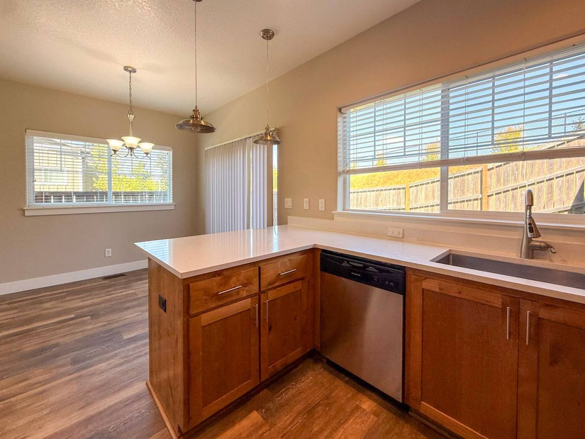 Apartment for rent at 1069-1071 Big Fir Place S, Salem, OR 97306
