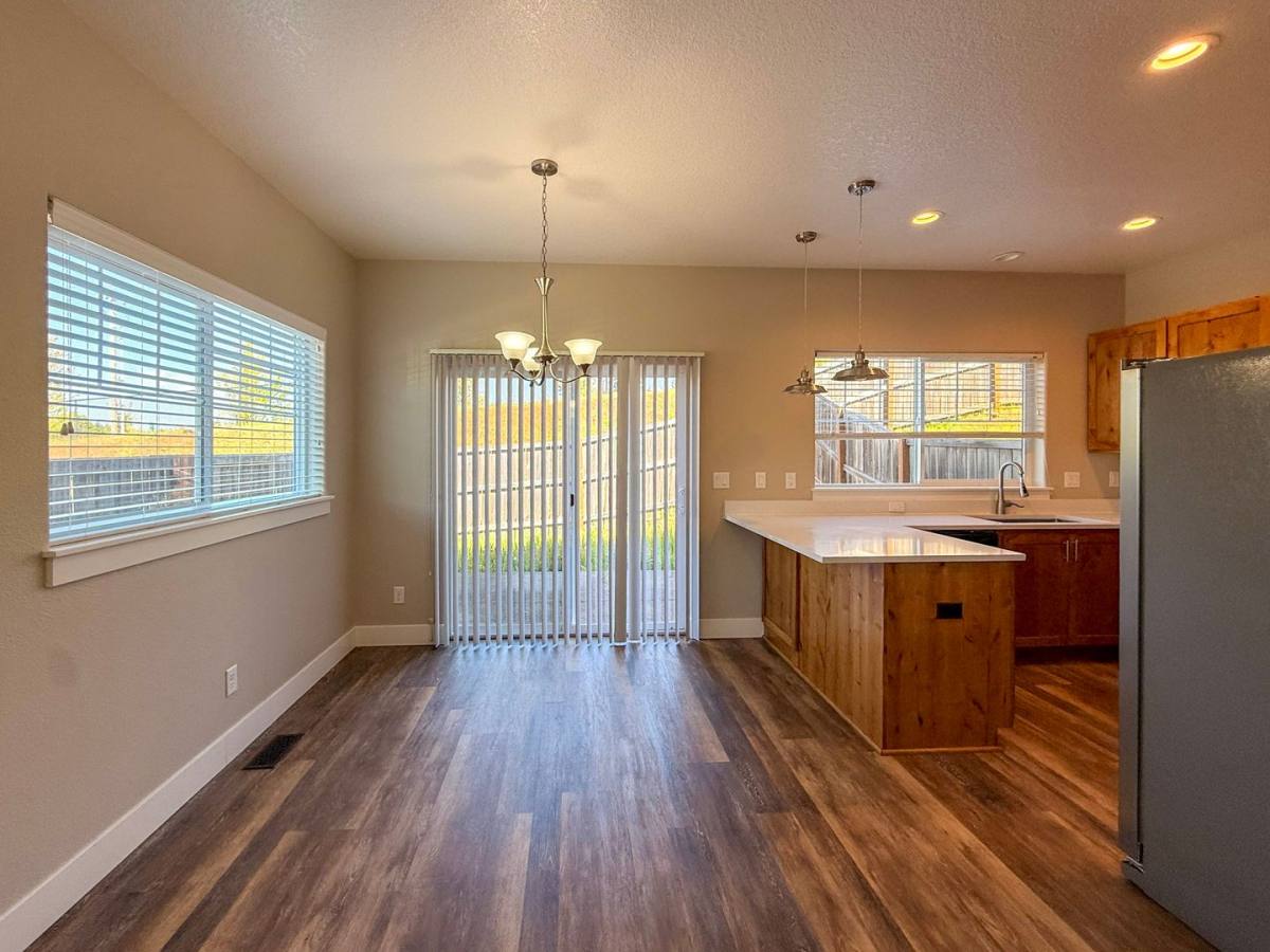 Apartment for rent at 1069-1071 Big Fir Place S, Salem, OR 97306