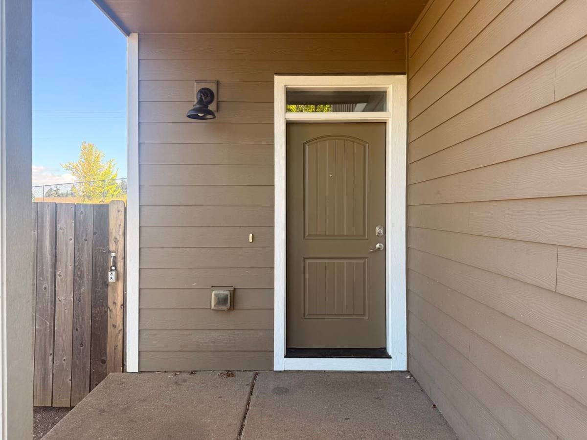 Apartment for rent at 1069-1071 Big Fir Place S, Salem, OR 97306