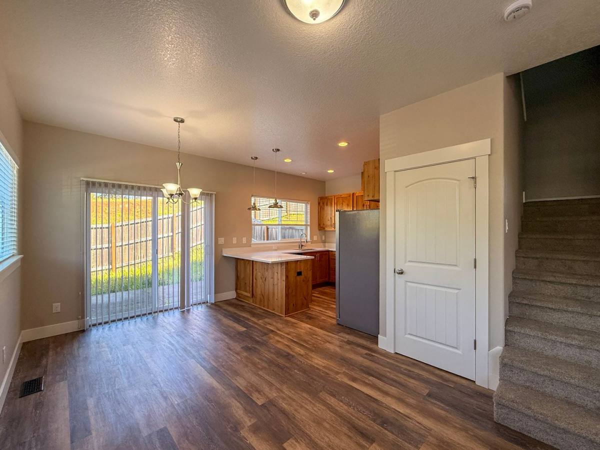 Apartment for rent at 1069-1071 Big Fir Place S, Salem, OR 97306