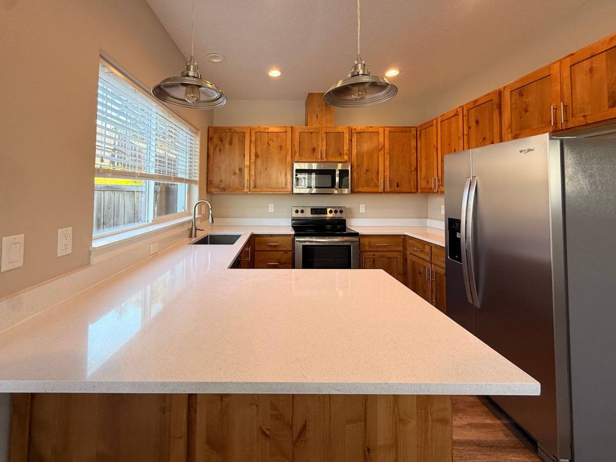 Apartment for rent at 1069-1071 Big Fir Place S, Salem, OR 97306