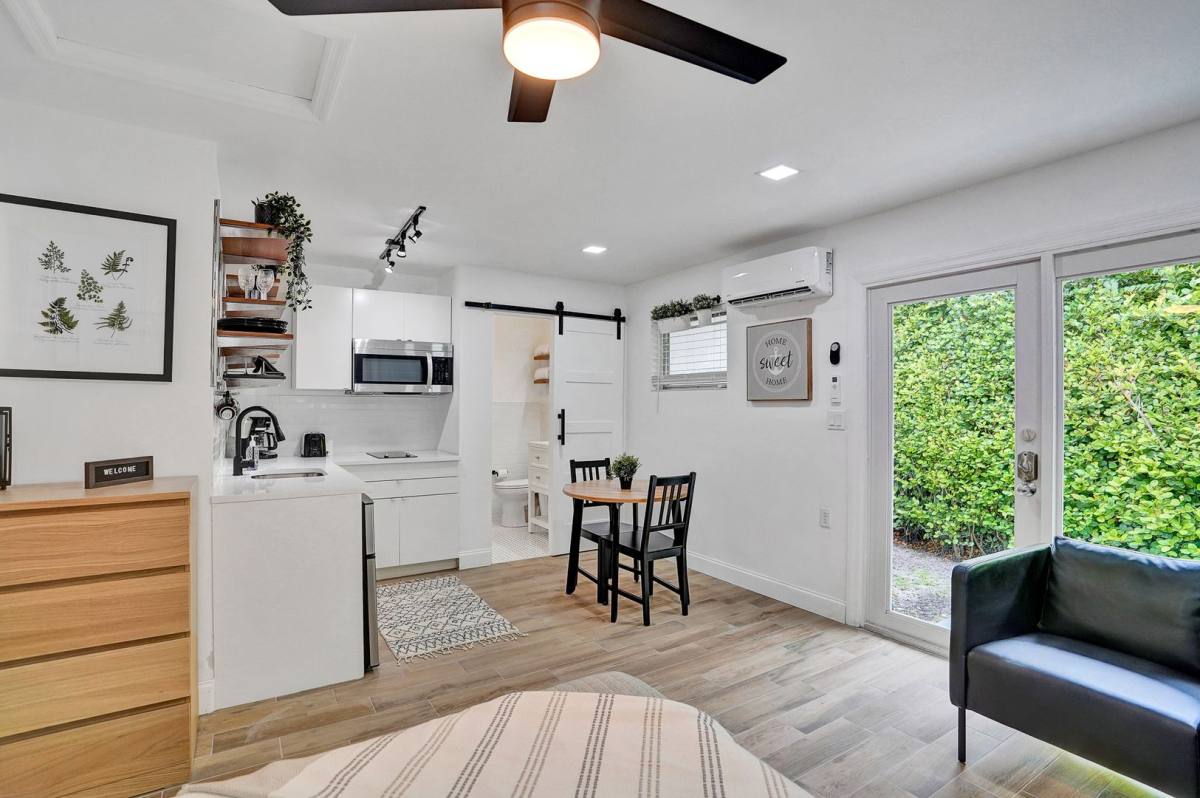 Apartment for rent at 3218 SE 11 St, Pompano Beach, FL 33062