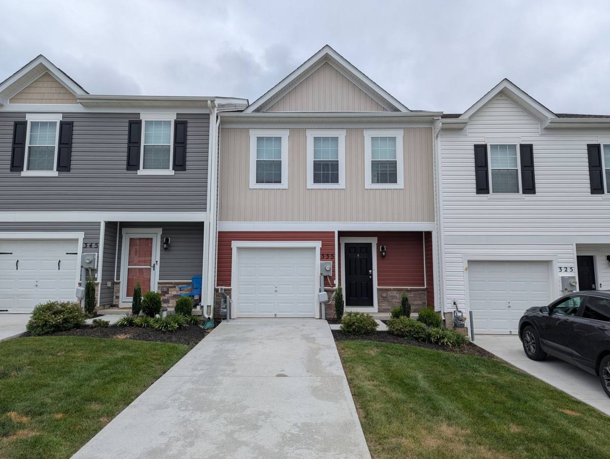 House for rent at 335 Locust Run Dr, York, PA 17404