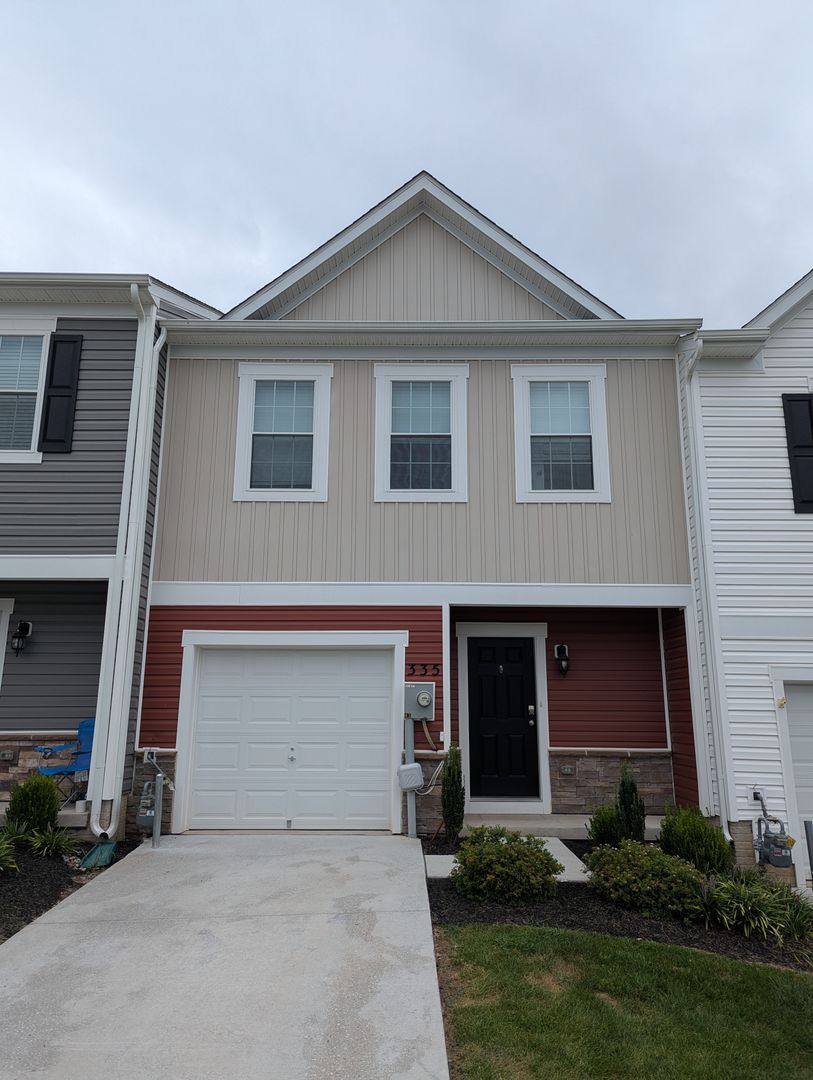 House for rent at 335 Locust Run Dr, York, PA 17404