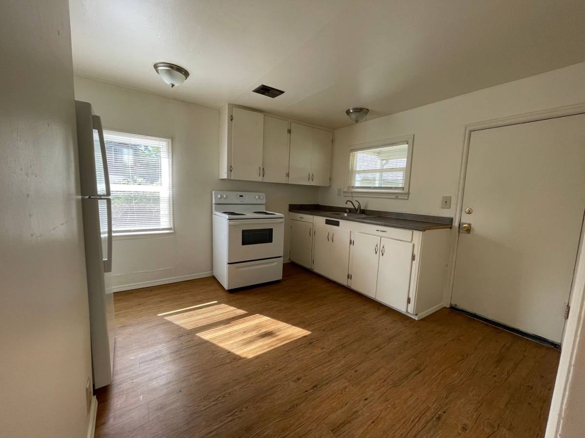 Apartment for rent at 442 W Fair St, Roseburg, OR 97471