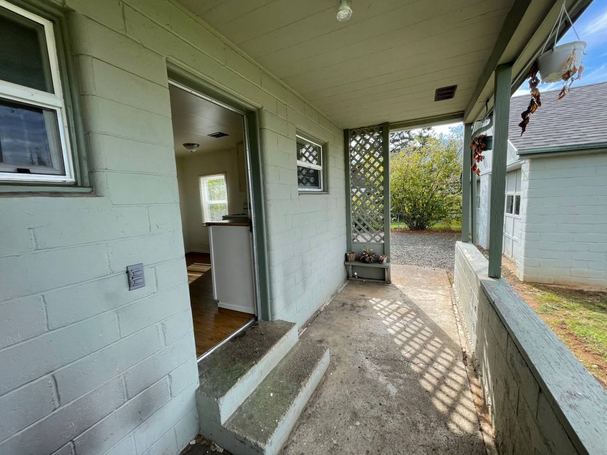 Apartment for rent at 442 W Fair St, Roseburg, OR 97471