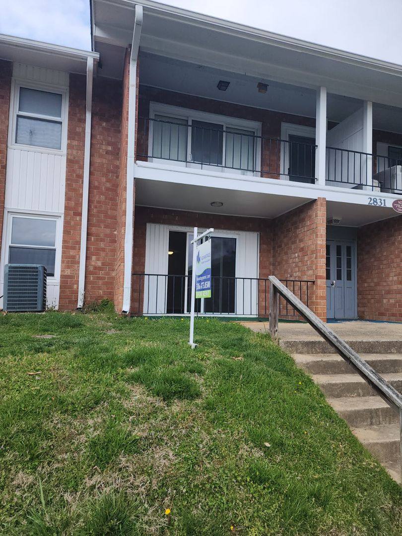 Townhouse for rent at 2831 N Ohenry Blvd #C, Greensboro, NC 27405