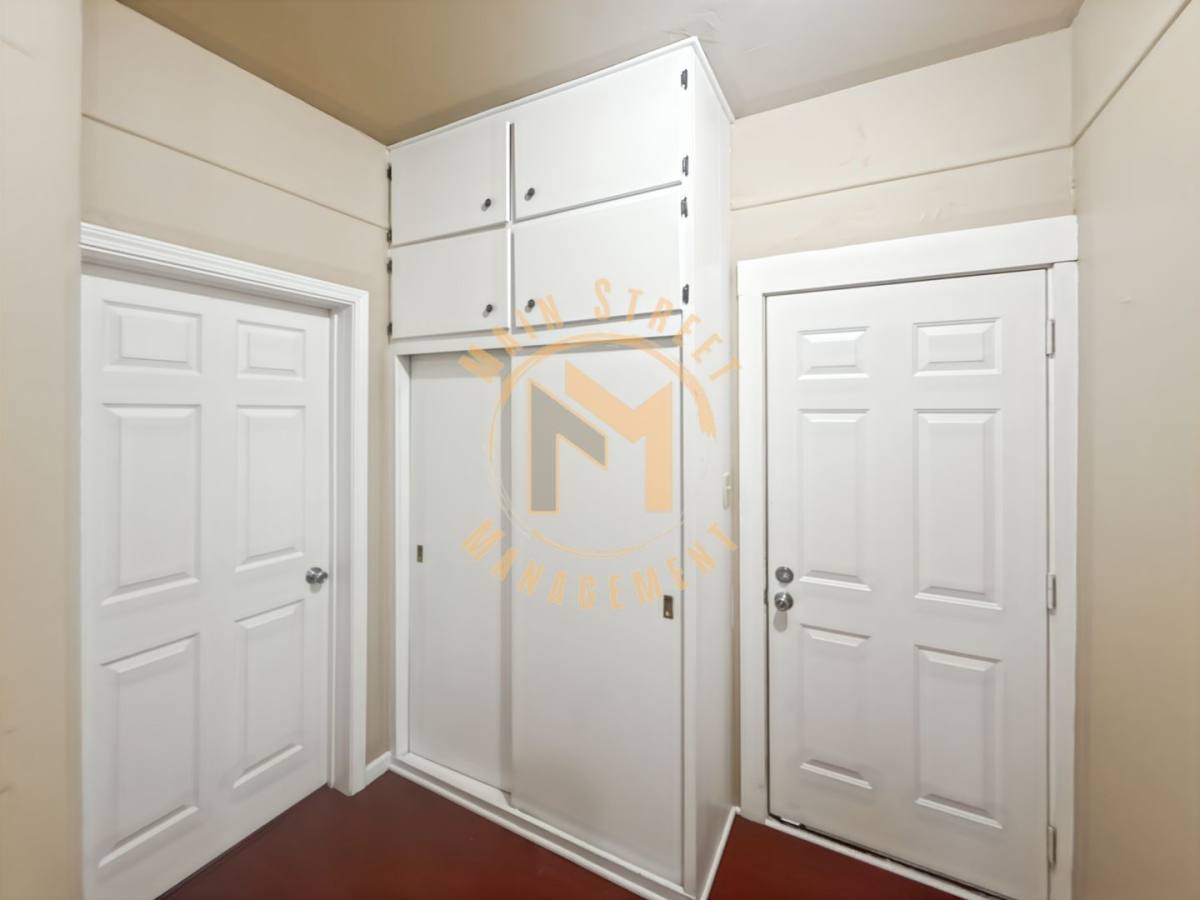 Apartment for rent at 517 N Ashland Ave, Green Bay, WI 54303