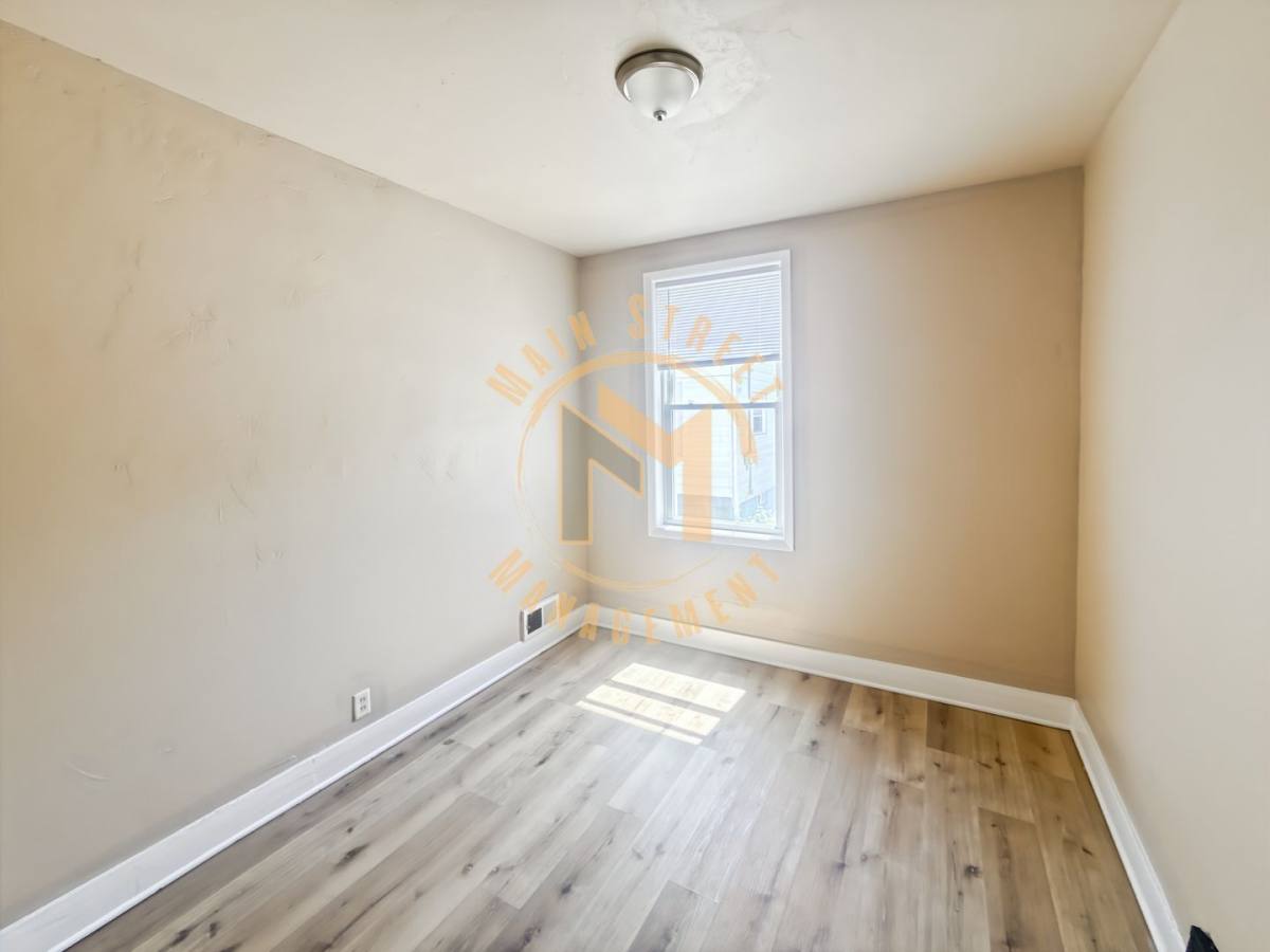 Apartment for rent at 517 N Ashland Ave, Green Bay, WI 54303
