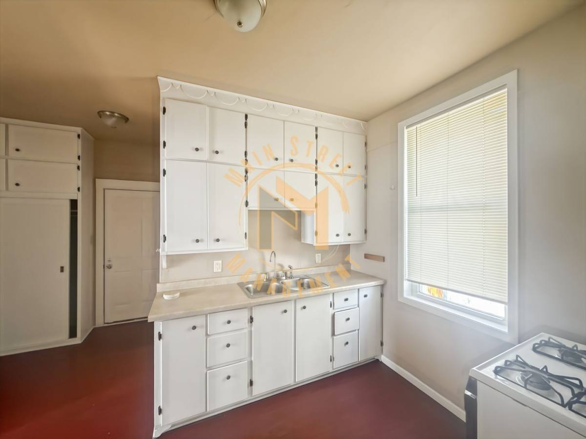 Apartment for rent at 517 N Ashland Ave, Green Bay, WI 54303