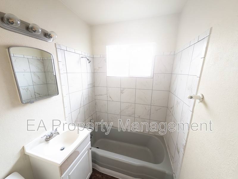 Apartment for rent at 1010 Palomas Dr SE #H, Albuquerque, NM 87108