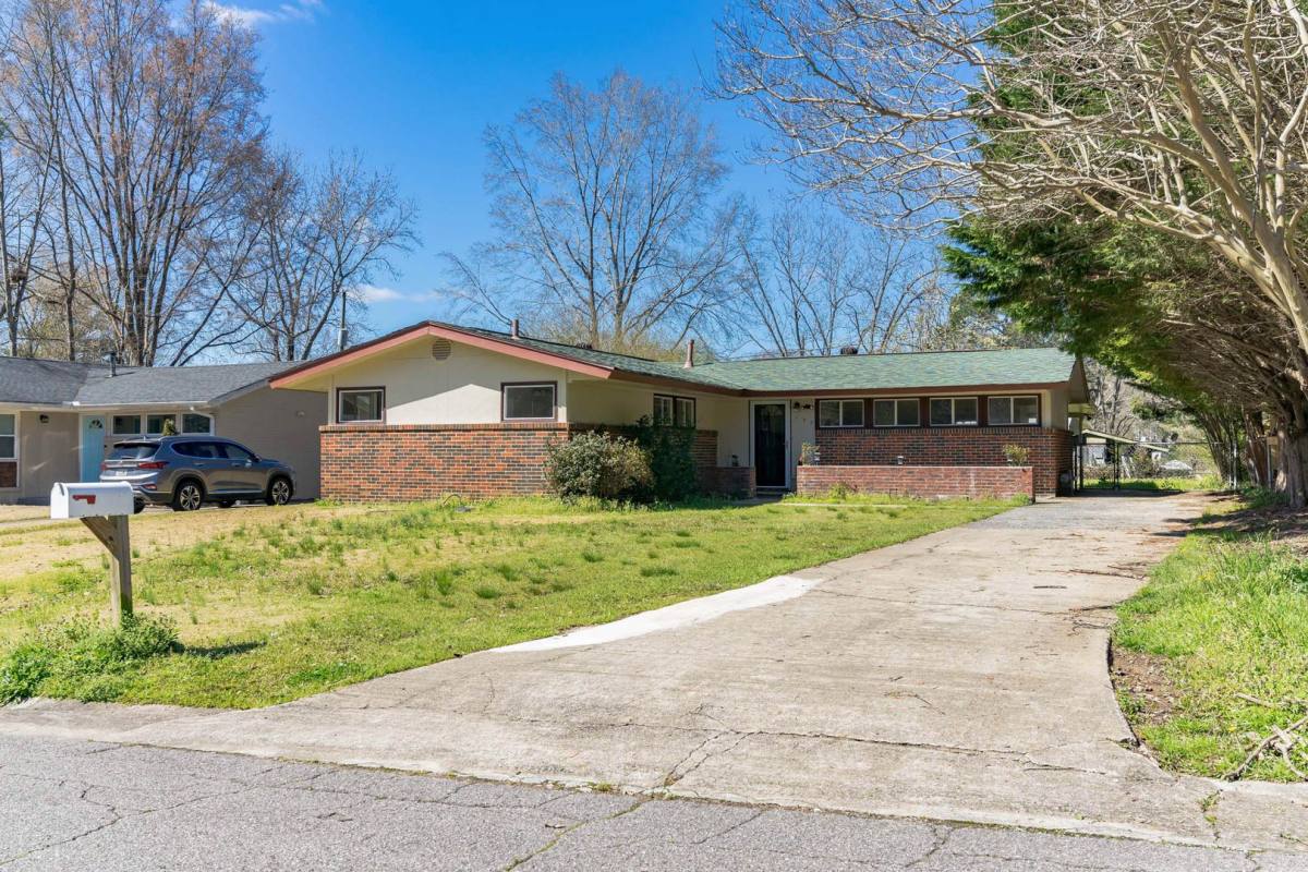 House for rent at 132 Woodside Dr, Birmingham, AL 35210
