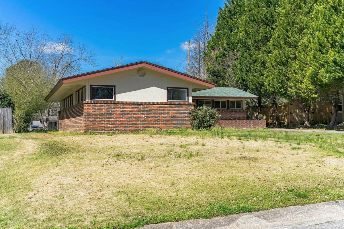 House for rent at 132 Woodside Dr, Birmingham, AL 35210