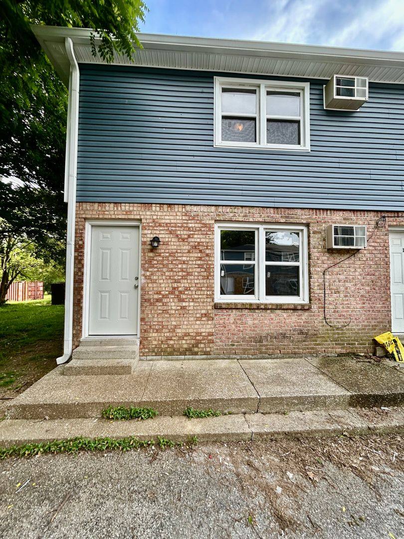 Apartment for rent at 190 Macey Ave, Versailles, KY 40383