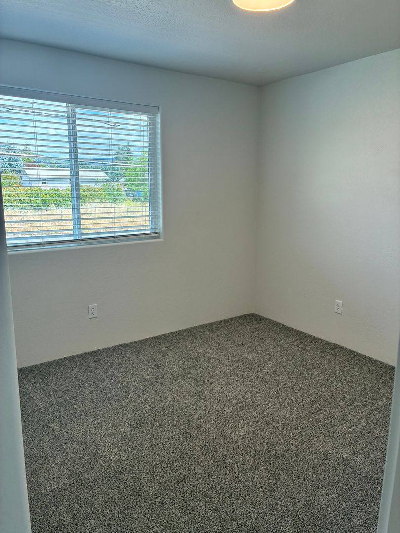 Apartment for rent at 1989 Sky Park Dr, Medford, OR 97504