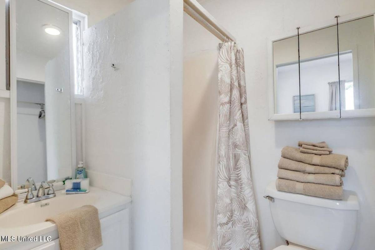 Apartment for rent at 1812 Market St, Pascagoula, MS 39567