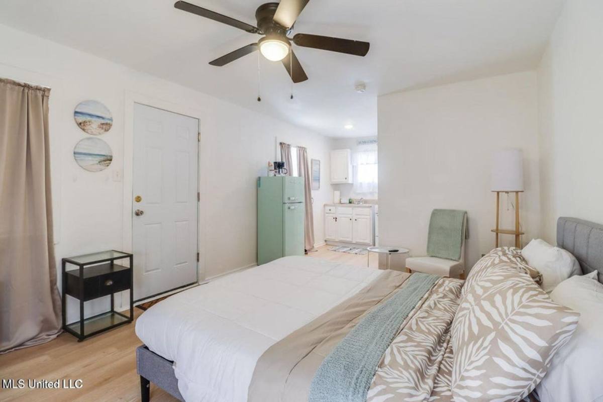 Apartment for rent at 1812 Market St, Pascagoula, MS 39567