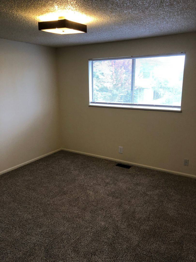 House for rent at 1009 N Hulet Ave, Newberg, OR 97132