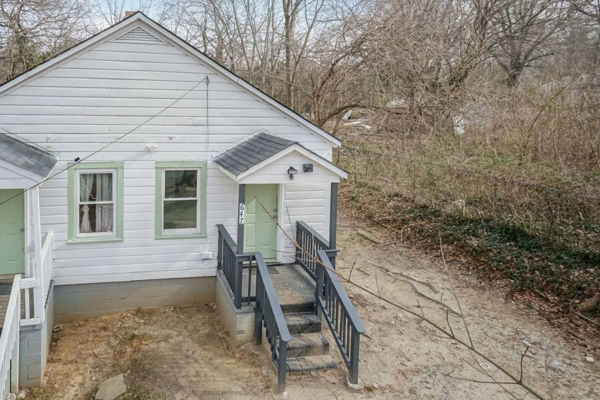 Townhouse for rent at 647 Arch St, Henderson, NC 27536