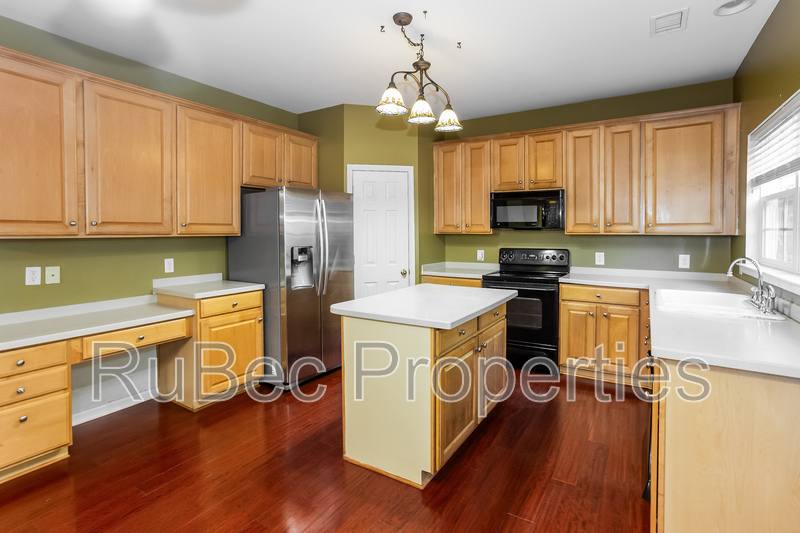 House for rent at 10313 Scotch Pine Circle, Charlotte, NC 28262