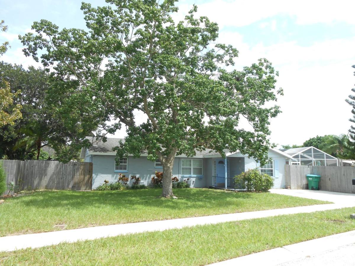 House for rent at 1767 10th St SW, Largo, FL 33778