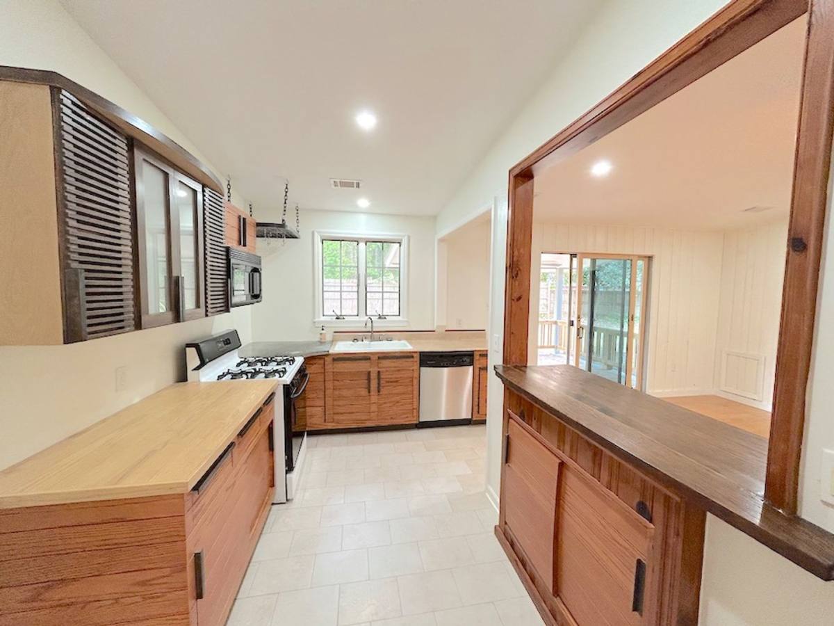 House for rent at 54 Falligant Ave, Savannah, GA 31410