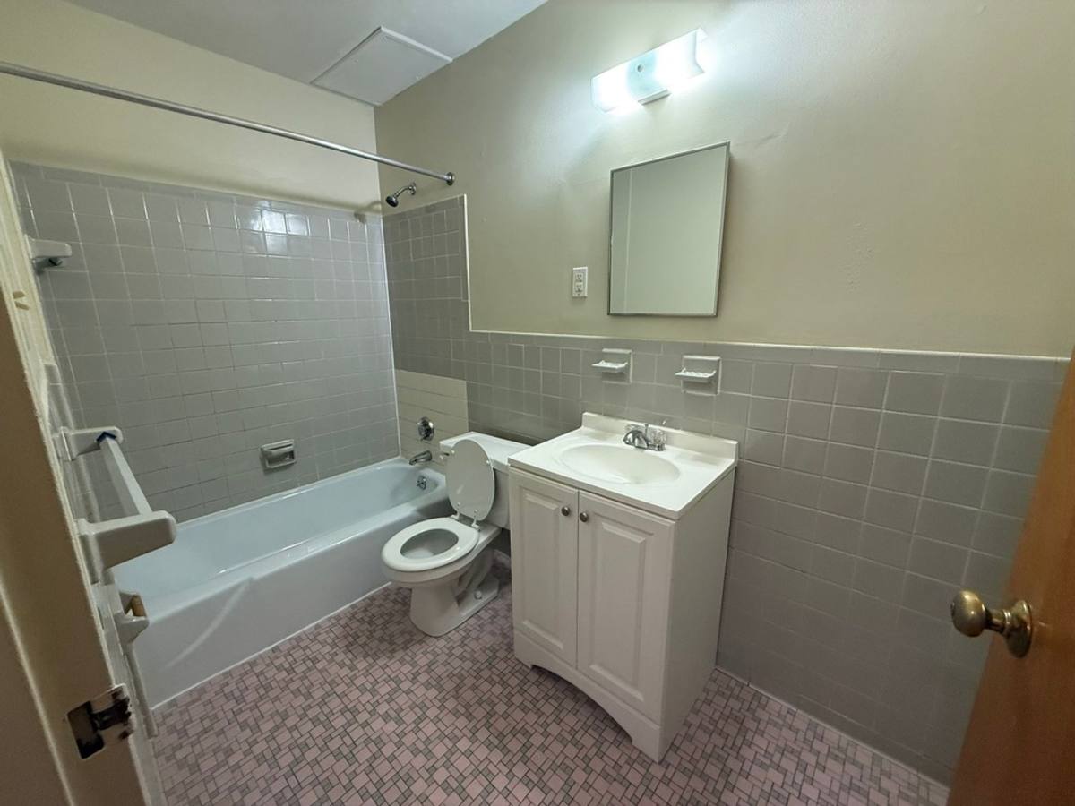 Apartment for rent at 410 Prospect Ave, Hartford, CT 06105