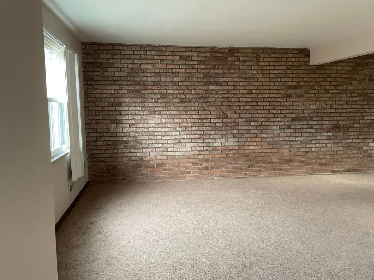 Townhouse for rent at 1685 Broadhead Rd, Coraopolis, PA 15108