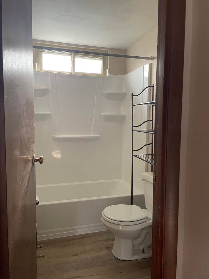 Townhouse for rent at 1685 Broadhead Rd, Coraopolis, PA 15108