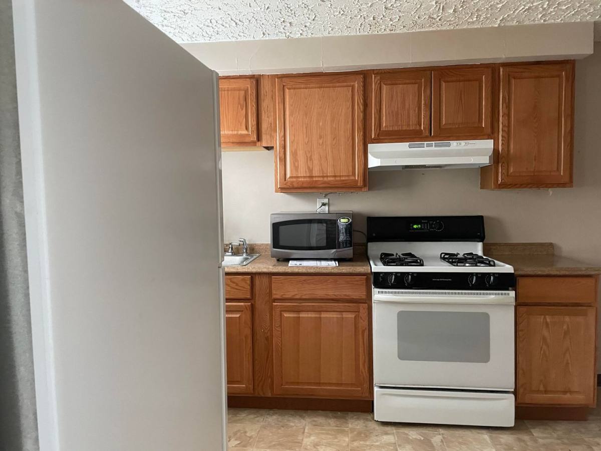 Townhouse for rent at 1685 Broadhead Rd, Coraopolis, PA 15108