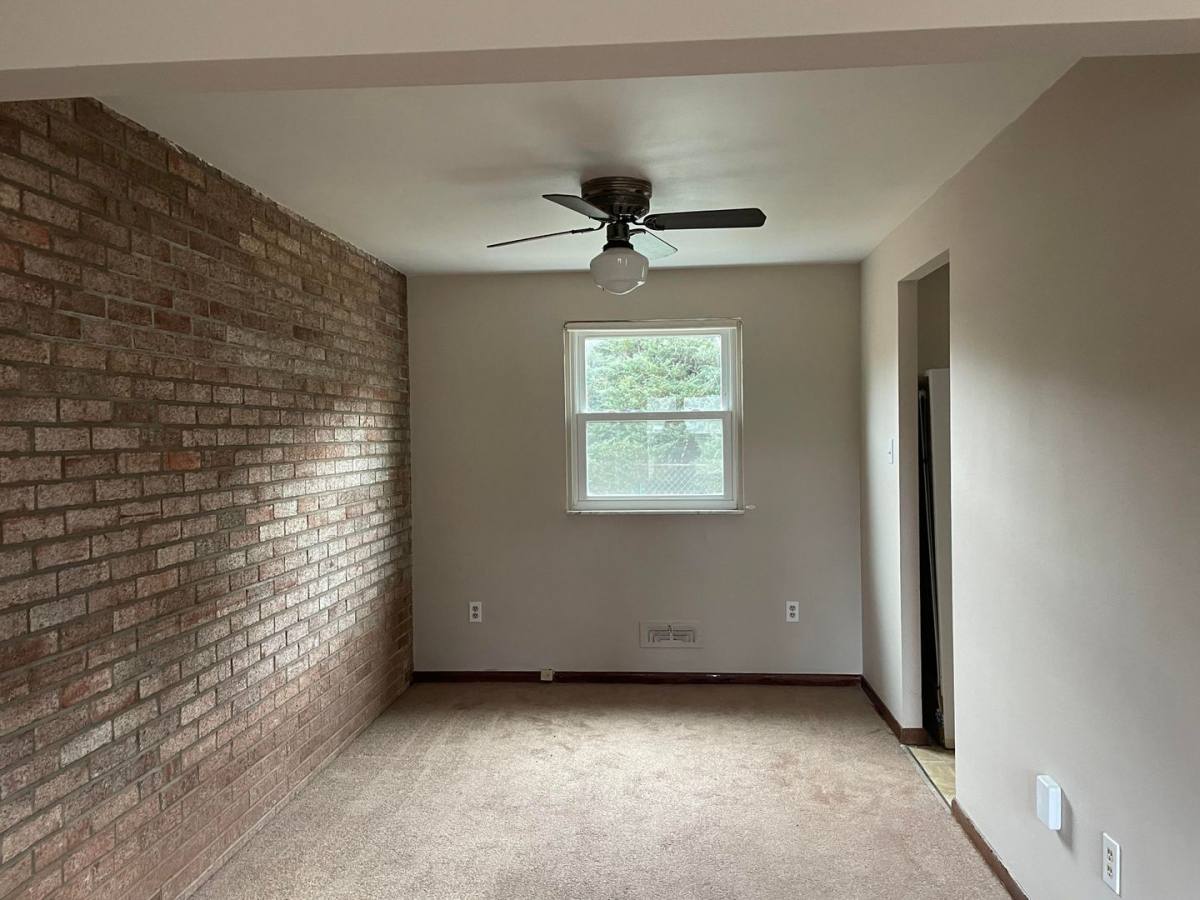Townhouse for rent at 1685 Broadhead Rd, Coraopolis, PA 15108