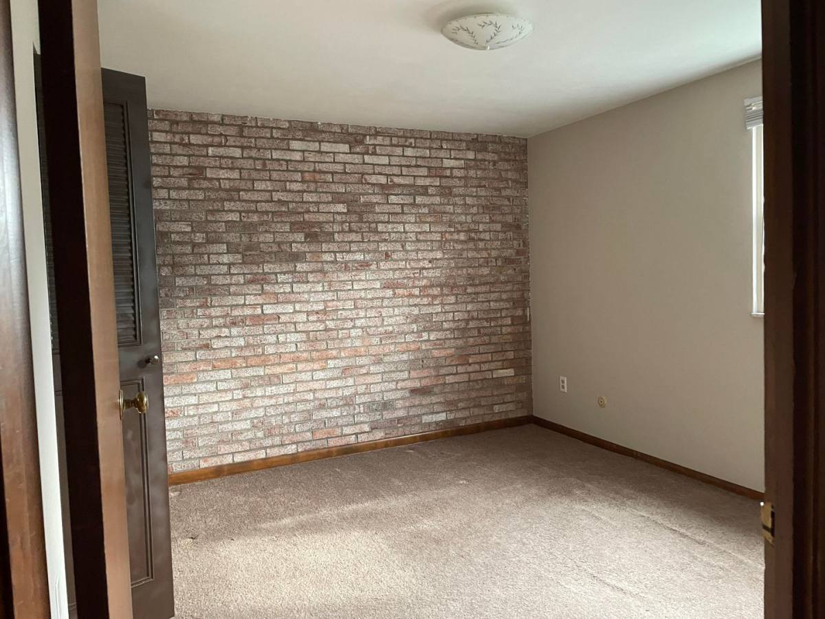 Townhouse for rent at 1685 Broadhead Rd, Coraopolis, PA 15108
