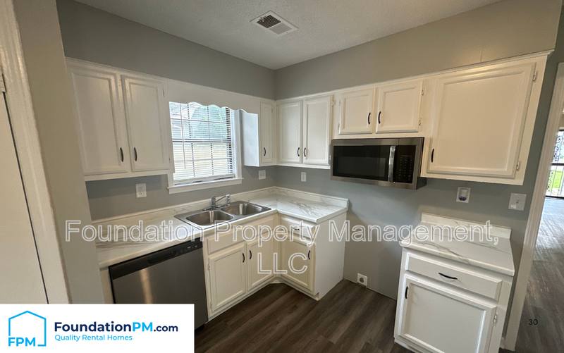 House for rent at 2293 Hometown Dr, Memphis, TN 38133