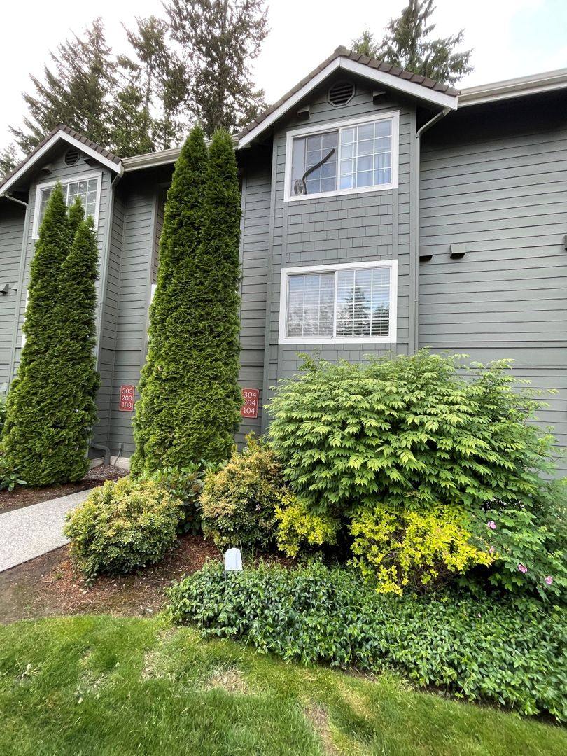 Condo for rent at 15433 Country Club Dr, Bothell, WA 98012