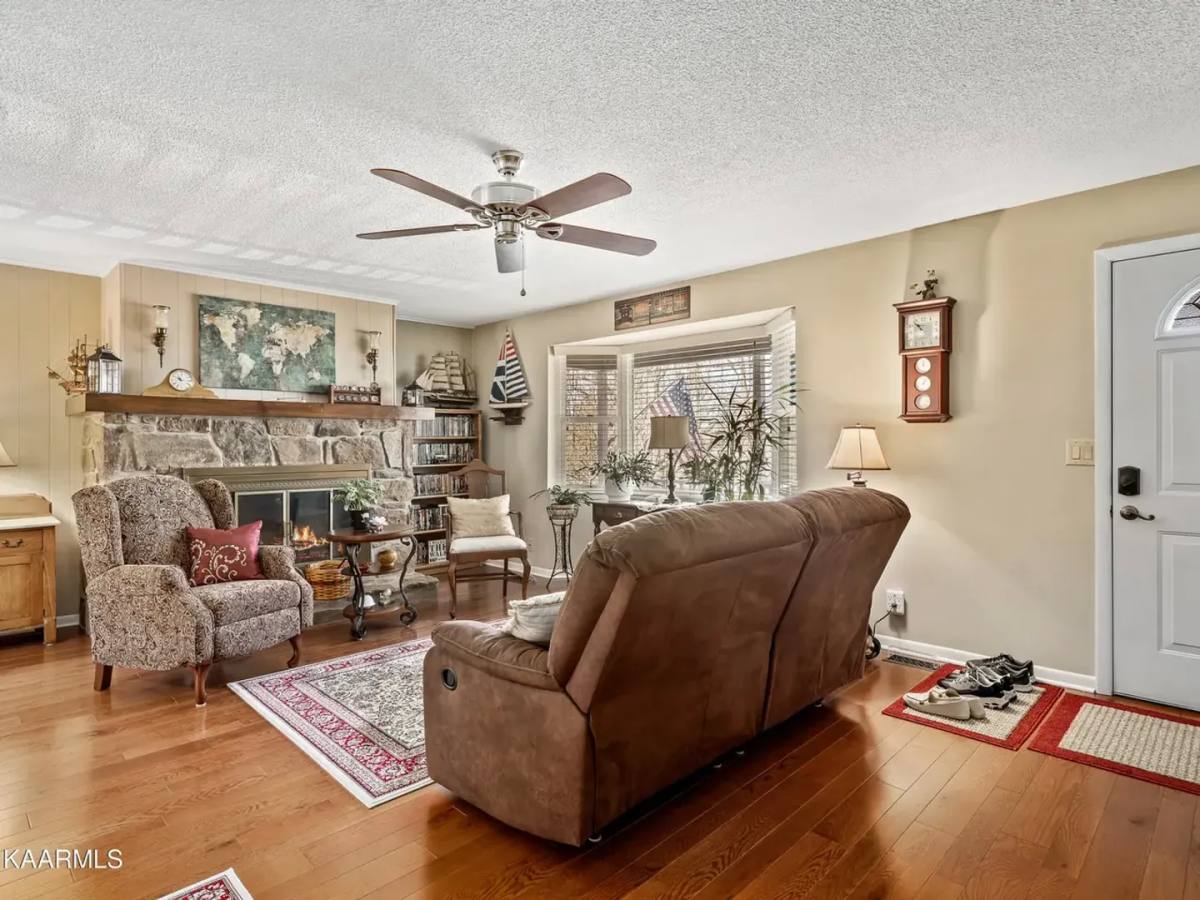 House for rent at 150 Lakeshire Dr, Crossville, TN 38558