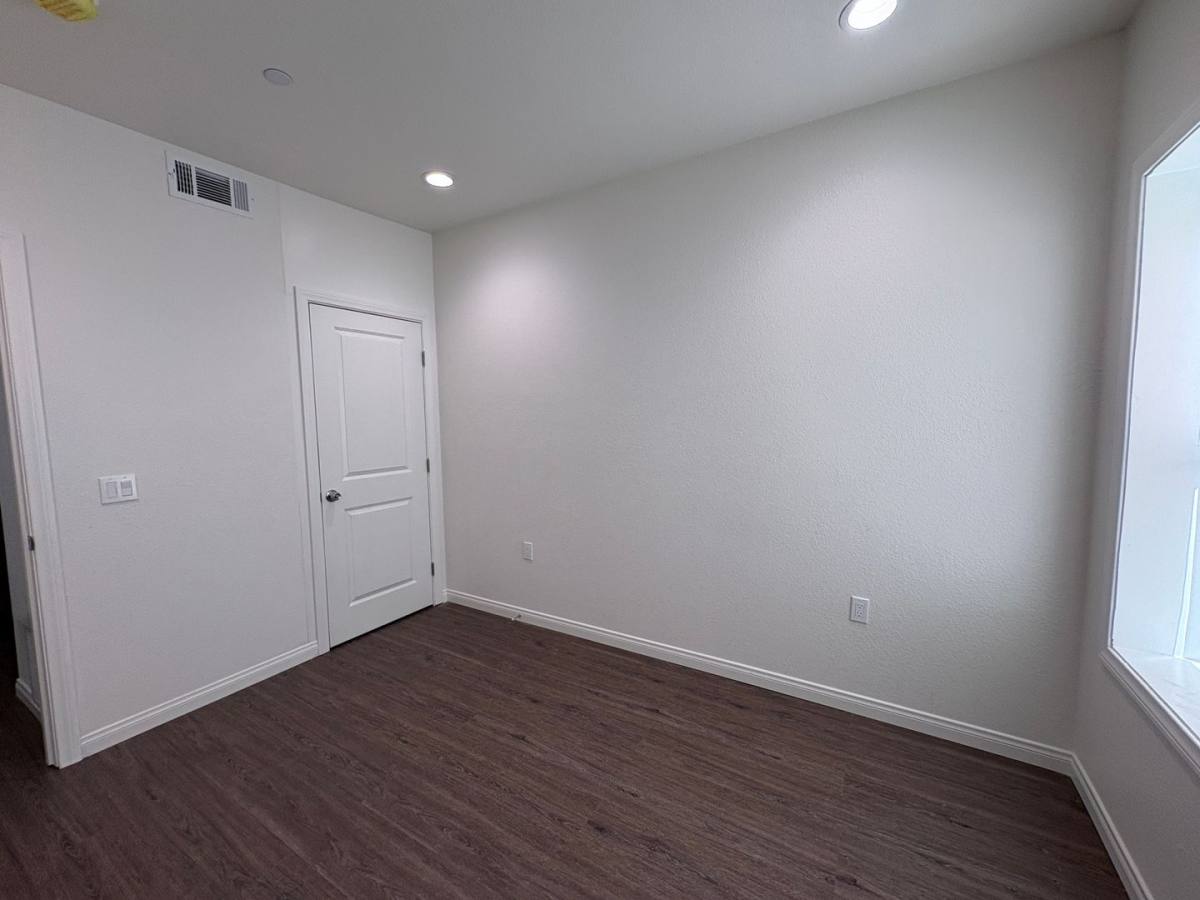 Apartment for rent at 162 E Line St Apts, Bishop, CA 93514