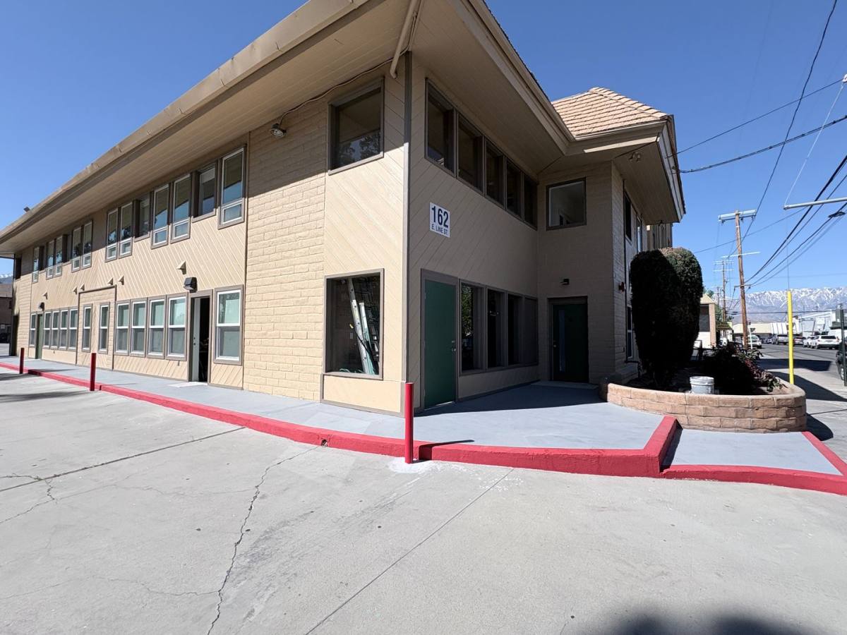 Apartment for rent at 162 E Line St Apts, Bishop, CA 93514