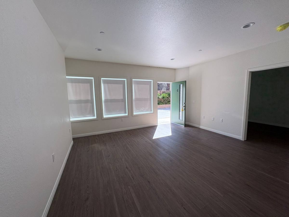 Apartment for rent at 162 E Line St Apts, Bishop, CA 93514