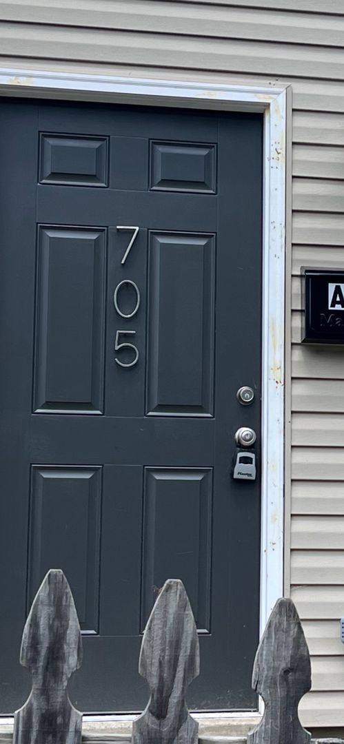 Apartment for rent at 705 Camp St, Louisville, KY 40203