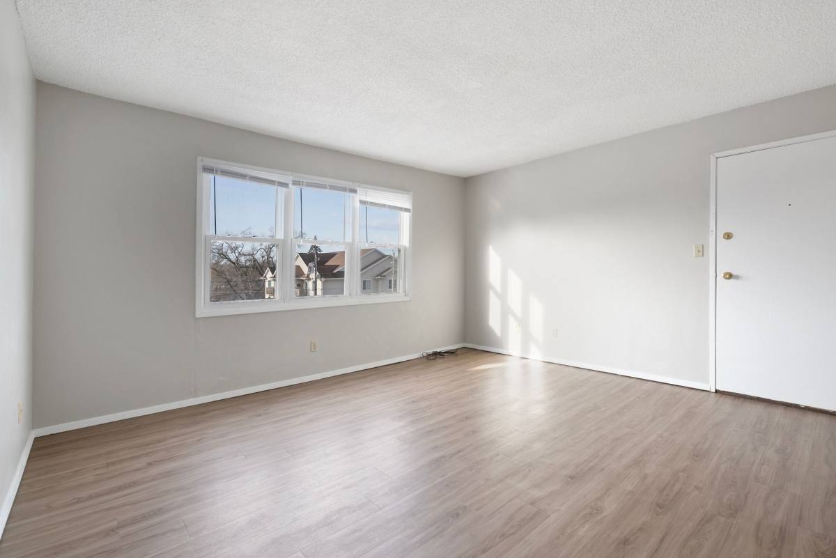 Apartment for rent at 1024 Leavitt St, Waterloo, IA 50702