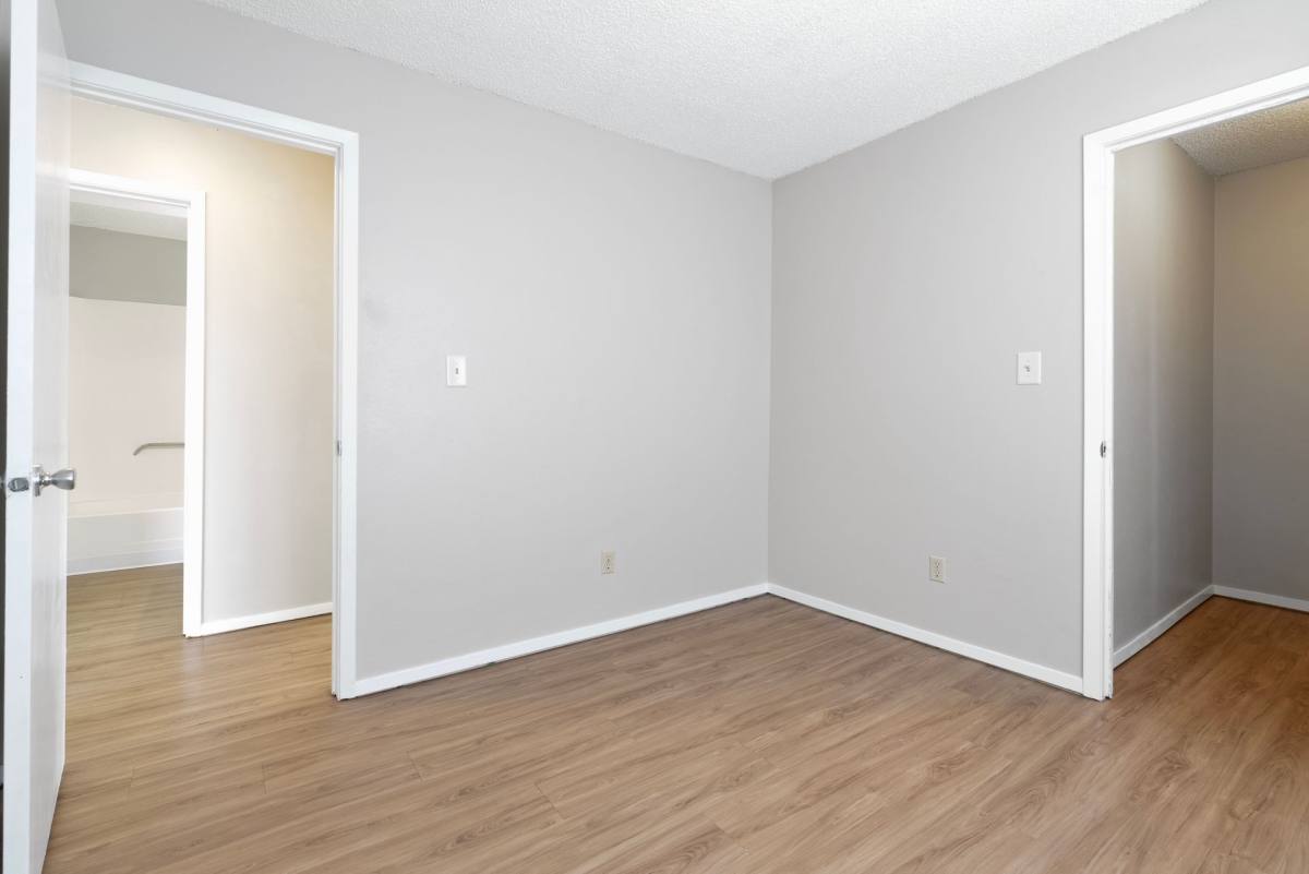 Apartment for rent at 1024 Leavitt St, Waterloo, IA 50702