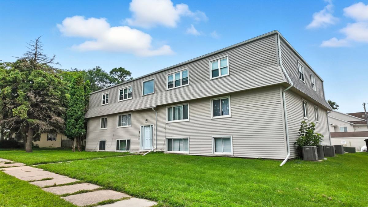 Apartment for rent at 1024 Leavitt St, Waterloo, IA 50702