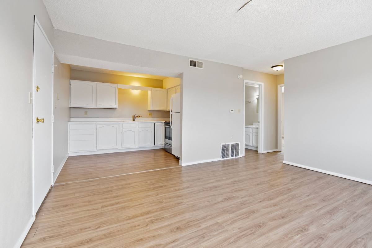 Apartment for rent at 1024 Leavitt St, Waterloo, IA 50702