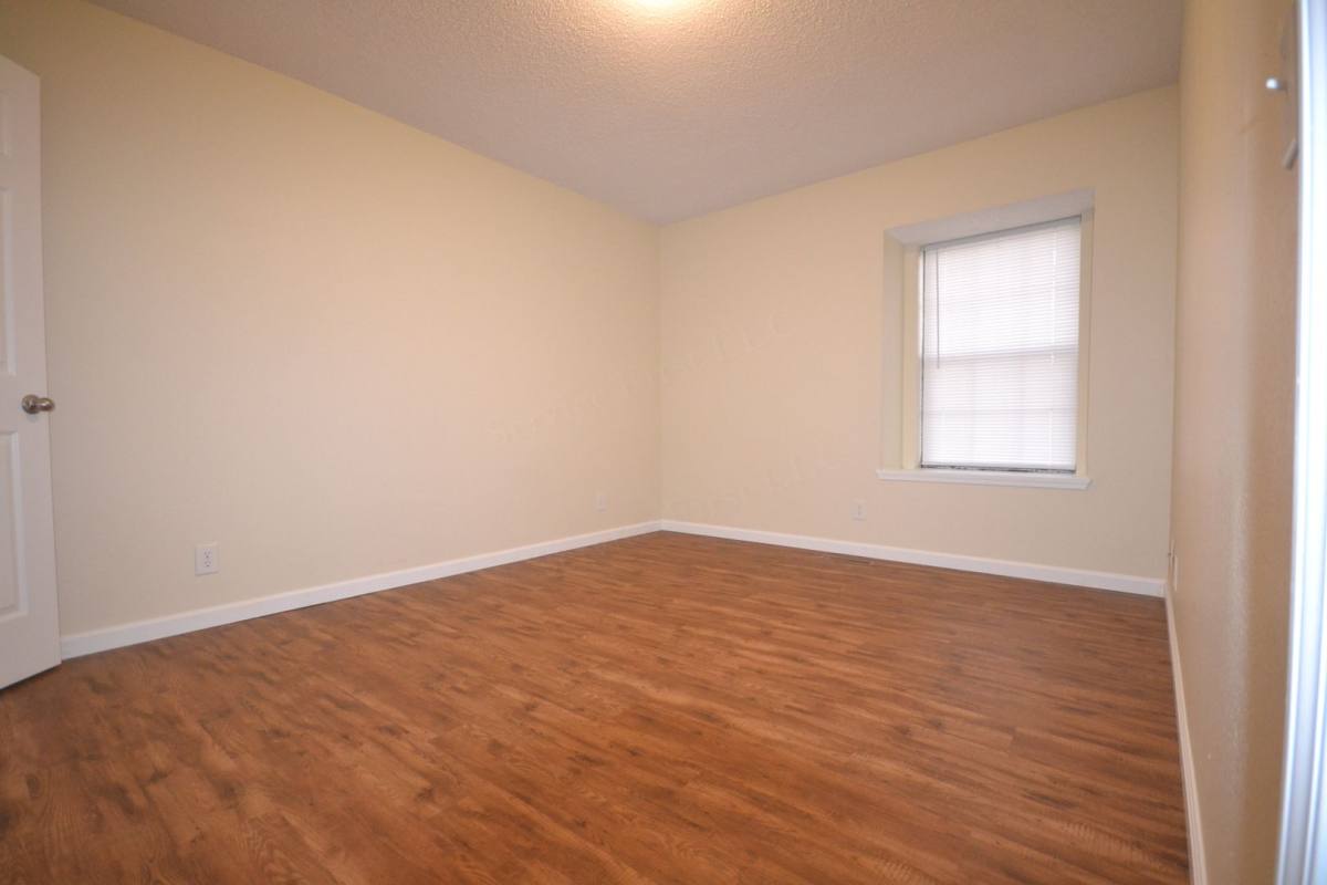 Apartment for rent at 915 W College, Bolivar, MO 65613