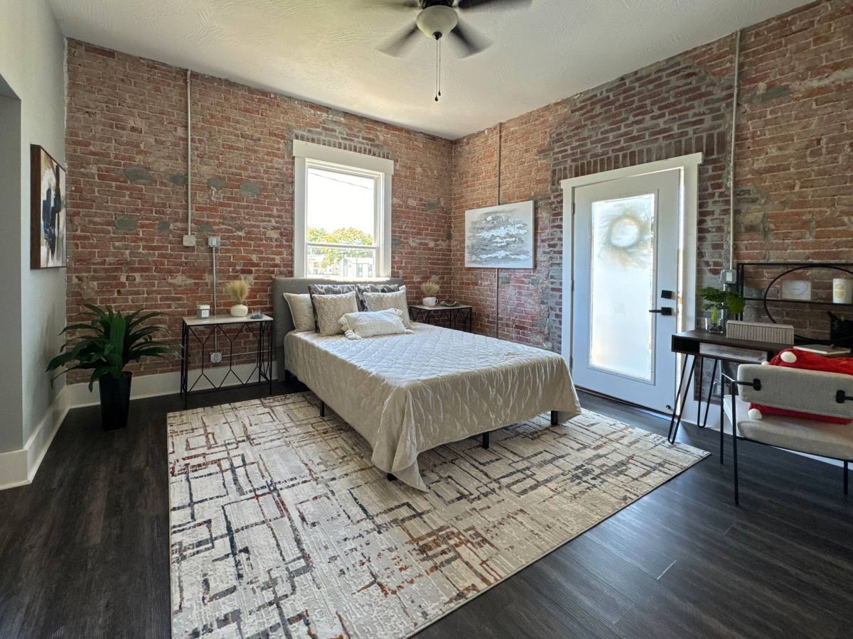 Apartment for rent at 806 S Ave, Springfield, MO 65806