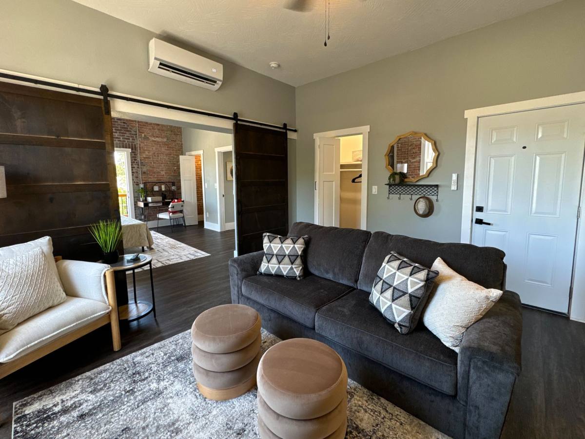 Apartment for rent at 806 S Ave, Springfield, MO 65806