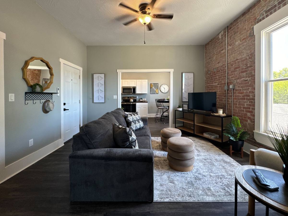 Apartment for rent at 806 S Ave, Springfield, MO 65806