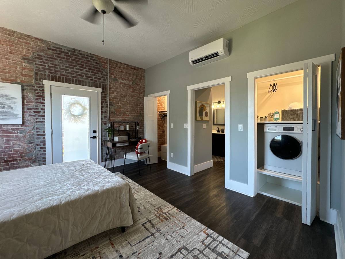 Apartment for rent at 806 S Ave, Springfield, MO 65806